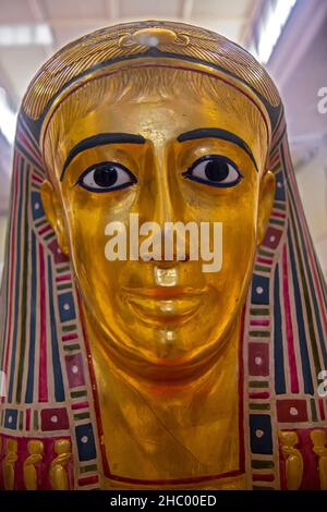 Masque doré funéraire au musée de Cario, en Égypte Banque D'Images