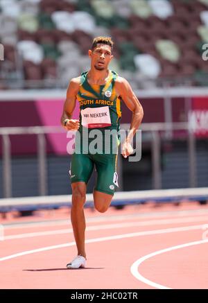 Wayde Van Niekerk en compétition dans les 400 mètres des Jeux Olympiques de Tokyo en 2020. Banque D'Images