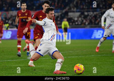 Albin Ekdal (UC Sampdoria) lors de la Ligue italienne de football, Un match de 2021/2022 entre AS Roma et UC Sampdoria au stade Olimpic à Rome le 22 décembre 2021. Banque D'Images