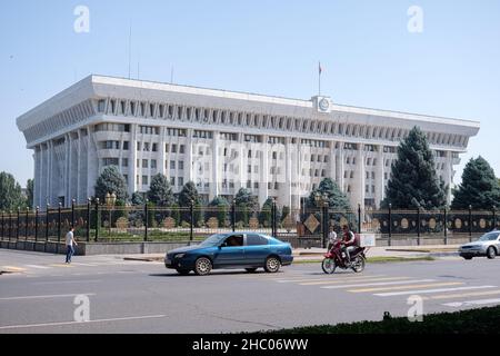 Maison blanche le bâtiment du bureau présidentiel à Bichkek, Kirghizistan Banque D'Images