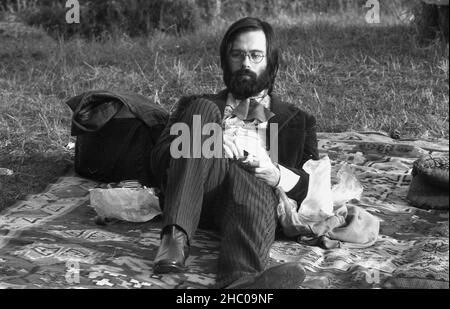 L'acteur roumain Dan Stoica pendant le tournage de 'Stefan Luchian' (1981), le réalisateur Nicolae Margineanu Banque D'Images