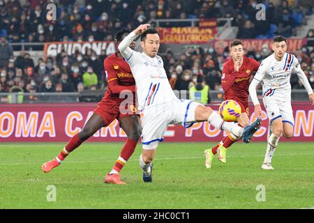 Rome, Italie.22nd décembre 2021.Maya Yoshida (UC Sampdoria) lors de la Ligue italienne de football Un match de 2021/2022 entre AS Roma contre UC Sampdoria au stade Olimpic à Rome le 22 décembre 2021.Crédit : Agence photo indépendante/Alamy Live News Banque D'Images