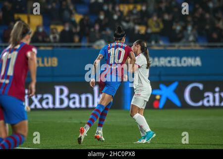 Barcelone, Espagne.22nd décembre 2021.Jenni Hermoso (C) du FC Barcelone célèbre un but lors du match Primera Iberdrola entre le FC Barcelona Femeni et Madrid CFF au stade Johan Cruyff.Score final; FC Barcelona Femeni 7:0 Madrid CFF crédit: SOPA Images Limited/Alay Live News Banque D'Images