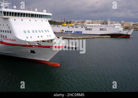 Bateaux de croisière dans le port d'Héraklion, Crète, Grèce Banque D'Images