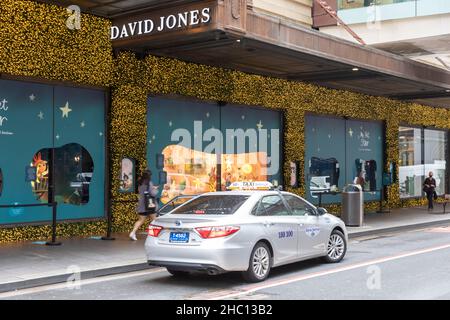 Voiture de taxi grise de Sydney dans le centre-ville, Nouvelle-Galles du Sud, Australie Banque D'Images