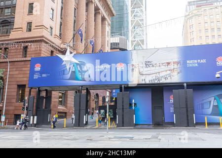 Alors que la Nouvelle-Galles du Sud atteint un nouveau record quotidien de 5715 caisses Covid 19 et que le port de masques à l'intérieur devient de nouveau obligatoire, les rues et magasins du centre-ville de Sydney restent largement désertés à l'approche de Noël avec de nombreuses personnes qui choisissent de rester à la maison, le centre-ville de Sydney.Credit: Martin Berry @ Alamy Live News. Banque D'Images
