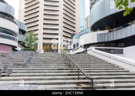 Alors que la Nouvelle-Galles du Sud atteint un nouveau record quotidien de 5715 caisses Covid 19 et que le port de masques à l'intérieur devient de nouveau obligatoire, les rues et magasins du centre-ville de Sydney restent largement désertés à l'approche de Noël avec de nombreuses personnes qui choisissent de rester à la maison, le centre-ville de Sydney.Credit: Martin Berry @ Alamy Live News. Banque D'Images