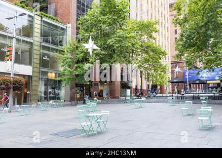 Alors que la Nouvelle-Galles du Sud atteint un nouveau record quotidien de 5715 caisses Covid 19 et que le port de masques à l'intérieur devient de nouveau obligatoire, les rues et magasins du centre-ville de Sydney restent largement désertés à l'approche de Noël avec de nombreuses personnes qui choisissent de rester à la maison, le centre-ville de Sydney.Credit: Martin Berry @ Alamy Live News. Banque D'Images