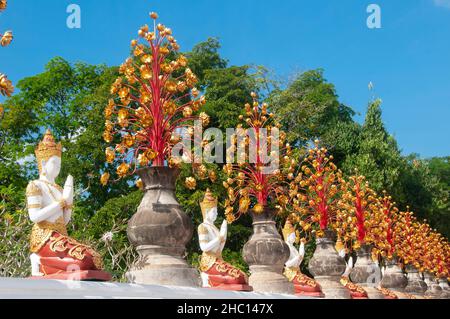 Thaïlande: Wat Ban Den, Ban Inthakin, district de Mae Taeng, Chiang Mai.Wat Ban Den, également connu sous le nom de Wat Bandensali si Mueang Kaen, est un grand complexe de temples bouddhistes au nord de la ville de Chiang Mai dans le nord de la Thaïlande.