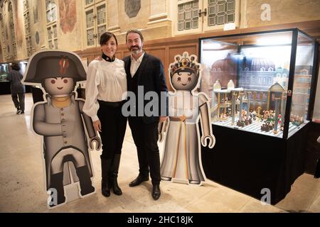 Le Prince Joachim Murat et sa femme la princesse Yasmine Murat visitent l'exposition Playmobil aux Invalides : en avant Napoléon au Musée de l'Armée, exposition produite par Dominique Bethune, le 22 décembre 2021, à Paris, France.Photo de David Niviere/ABACAPRESS.COM Banque D'Images