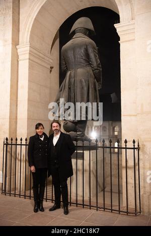 Le Prince Joachim Murat et sa femme la princesse Yasmine Murat visitent l'exposition Playmobil aux Invalides : en avant Napoléon au Musée de l'Armée, exposition produite par Dominique Bethune, le 22 décembre 2021, à Paris, France.Photo de David Niviere/ABACAPRESS.COM Banque D'Images