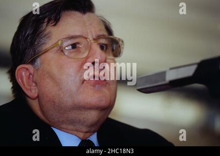 Le biologiste, botaniste et pharmacien français Jean-Marie Pelt signe un livre à Lyon, France Banque D'Images