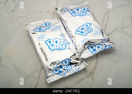 Tarts pop Kelloggs.Pop Tart alimentaire dans leur emballage argent.Pâtisseries du grille-pain. Banque D'Images