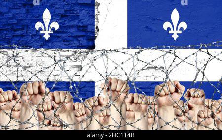 Barbelé sur le fond du drapeau infligé du Québec et levé des poings Banque D'Images