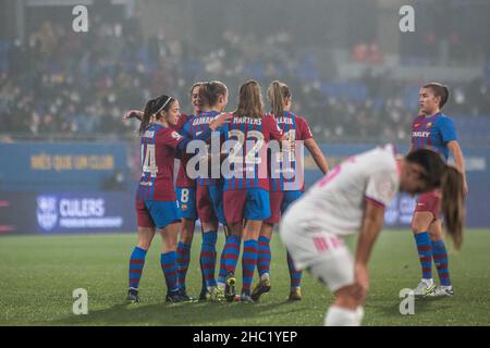 22 décembre 2021, Barcelone, Catalogne, Espagne: Les joueurs du FC Barcelone célèbrent un but lors du match Primera Iberdrola entre le FC Barcelone Femeni et Madrid CFF au stade Johan Cruyff..Note finale; FC Barcelona Femeni 7:0 Madrid CFF (Credit image: © Thiago Prudencio/DAX via ZUMA Press Wire) Banque D'Images