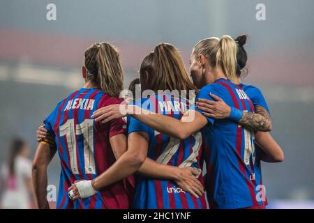 22 décembre 2021, Barcelone, Catalogne, Espagne: Les joueurs du FC Barcelone célèbrent un but lors du match Primera Iberdrola entre le FC Barcelone Femeni et Madrid CFF au stade Johan Cruyff..Note finale; FC Barcelona Femeni 7:0 Madrid CFF (Credit image: © Thiago Prudencio/DAX via ZUMA Press Wire) Banque D'Images