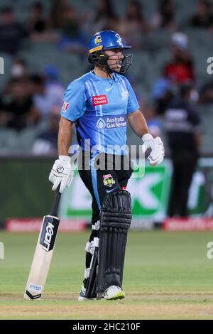 Adélaïde, Australie, 23 décembre 2021.Jonathan Wells, de Adelaide Strikers, lors du match de cricket de la Big Bash League entre Adelaide Strikers et Brisbane Heat à l'Adelaide Oval le 23 décembre 2021 à Adelaide, en Australie.Crédit : Peter Mundy/Speed Media/Alay Live News Banque D'Images