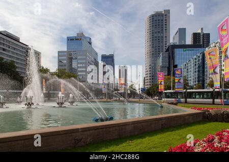 Vue depuis la fontaine Hoflein en direction de Weena, Rotterdam, pays-Bas Banque D'Images