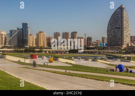 BAKOU, AZERBAÏDJAN - 19 JUIN 2018 : parc Heydar Aliyev à Bakou, Azerbaïdjan Banque D'Images