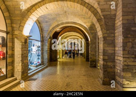 BAKOU, AZERBAÏDJAN - 20 JUIN 2018 : l'arche du centre de Bakou, Azerbaïdjan Banque D'Images