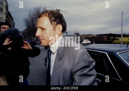 Archives 90ies : le journaliste français Patrick Poivre d'Arvor arrive au tribunal pour témoigner au procès de Michel Noir, Lyon, Centre-est de la France Banque D'Images