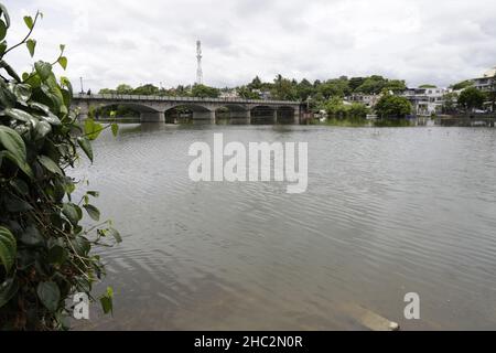 pont Cavendish, se marque car il est un trait d’Union entre le village et le quartier de ville Noire Banque D'Images