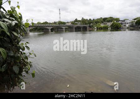 pont Cavendish, se marque car il est un trait d’Union entre le village et le quartier de ville Noire Banque D'Images