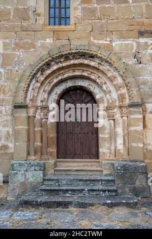 Église romane de San Pedro à Ruijas de Valderredible. Banque D'Images