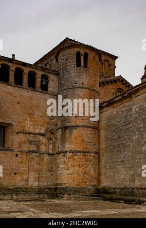 Collégiale romane de Santa Juliana à Santillana del Mar. Banque D'Images