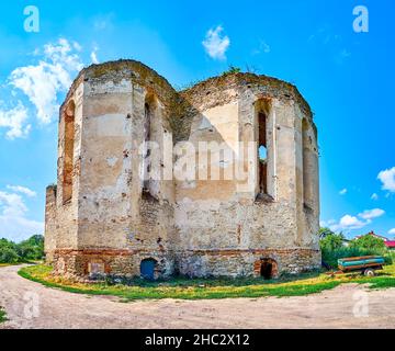 La cathédrale en ruines de la Sainte Trinité dans la ville de Medzhybizh, en Ukraine Banque D'Images