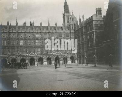 Photographie antique de C1900, Palais de Westminster et Westminster Hall de New Palace Yard à Londres, Angleterre.SOURCE : TIRAGE PHOTOGRAPHIQUE ORIGINAL Banque D'Images