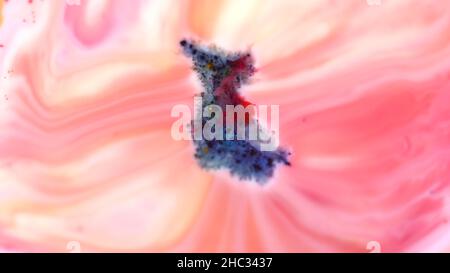 Fond coloré avec substance laiteuse et encres sèches brillantes flottant avec des taches de corail.Vue de dessus des peintures en poudre sèches colorées sur la surface blanche Banque D'Images