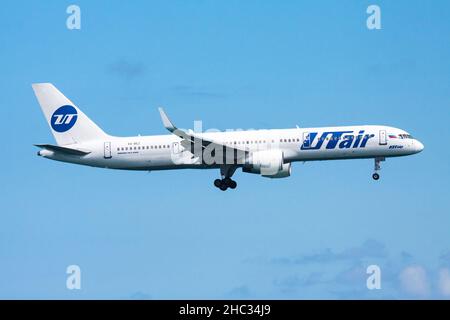 Phuket, Thaïlande - 25 novembre 2013 : avion passager UTAir Aviation à l'aéroport.Planifier un vol.Aviation et aéronefs.Transport aérien.Global Banque D'Images