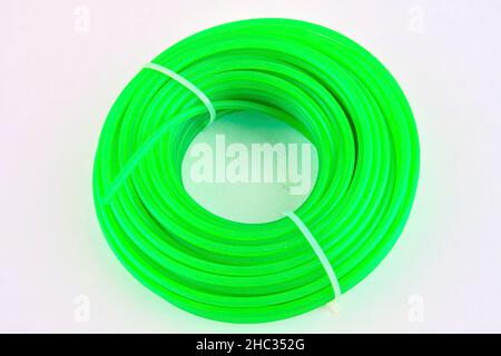 Une ligne de coupe pour coupe-herbe sur fond blanc. Banque D'Images