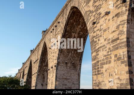 Paysage de l'aqueduc Aqueduto das Aguas Livres à Lisbonne Banque D'Images