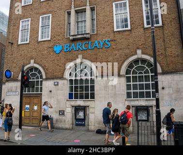 Londres, Royaume-Uni - août 01 2020 : façade de la succursale de Barclays Bank à Borough High Street Banque D'Images