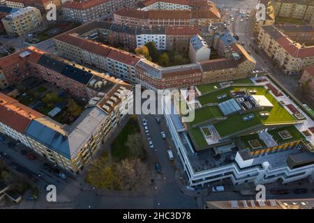 Maison verte sur le toit au milieu de Malmo Banque D'Images