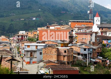 Angélopolis, Antioquia / Colombie - 22 décembre 2021.Angélopolis, son nom signifie "ville des Anges" et il est situé à seulement 48 km de Medellín. Banque D'Images