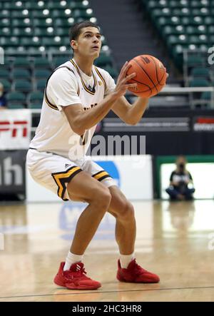 23 décembre 2021 - les cow-boys du Wyoming Drake Jeffries #0 se lance pour un tir lors d'un match entre les Cowboys du Wyoming et les Panthers du nord de l'Iowa lors du Diamond Head Classic à la Simplili Arena au Stan Sheriff Center à Honolulu, HI - Michael Sullivan/CSM Banque D'Images