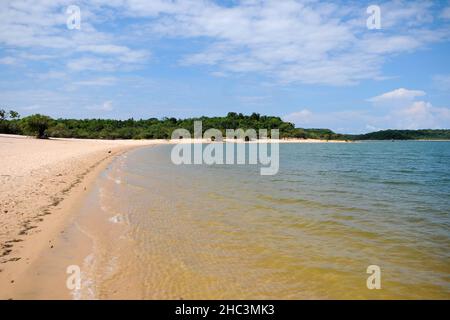 Alter do Chão, Brésil, 21 novembre 2021.Praia da Lagoa Verde à Alter do Chão, État de Pará, région du nord.Plages d'eau douce dans la forêt amazonienne Banque D'Images