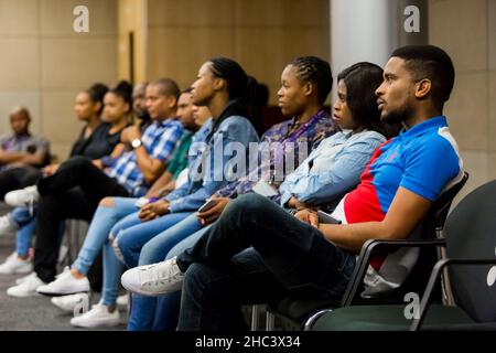 Johannesburg, Afrique du Sud - 23 février 2018 : divers étudiants adultes qui assistent à une classe sur la finance Banque D'Images