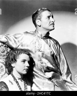 RONALD COLMAN et JANE WYATT dans LOST HORIZON (1937), réalisé par FRANK CAPRA.Crédit: PHOTOS de COLUMBIA / Album Banque D'Images