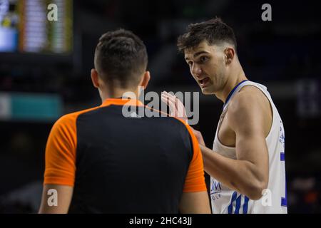 Madrid, Madrid, Espagne.23rd décembre 2021.Tristan Vukcevic (R) lors de la victoire du Real Madrid sur le CSKA Moscou (71 - 65) dans la saison régulière de Turkish Airlines EuroLeague (Round 17) célébrée à Madrid (Espagne) au Centre Wizink.Décembre 23rd 2021.(Credit image: © Juan Carlos García Mate/Pacific Press via ZUMA Press Wire) Banque D'Images