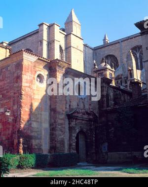 EXTÉRIEUR - CAPILLA DEL REY CASTO.EMPLACEMENT : CATHÉDRALE DE SAN SALVADOR-EXTÉRIEUR.Oviedo.ASTURIES.ESPAGNE. Banque D'Images