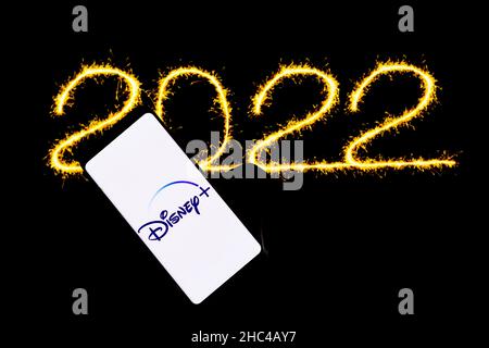 Sur cette photo, un logo Disney plus apparaît sur un smartphone. Banque D'Images