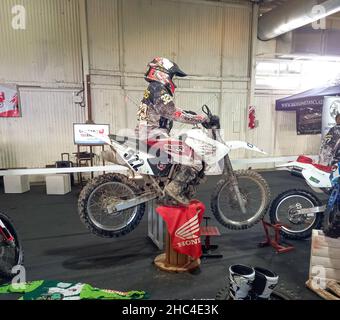Avellaneda, Argentine - 5 décembre 2021 - prise de vue d'une moto classique Honda sport.Motocross.Expo Wheels 2021. Banque D'Images