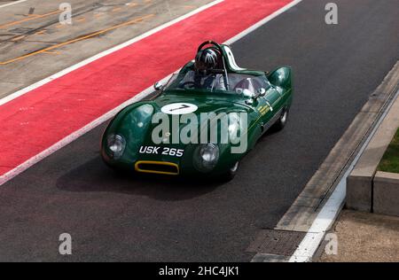 Le 1958, Lotus XI, de Sir Robert McAlpine et Sebastian Perez, pendant la qualification MRL Royal automobile Club Woodcote & Stirling Moss Trophies Banque D'Images