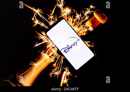 Sur cette photo, un logo Disney plus apparaît sur un smartphone. Banque D'Images