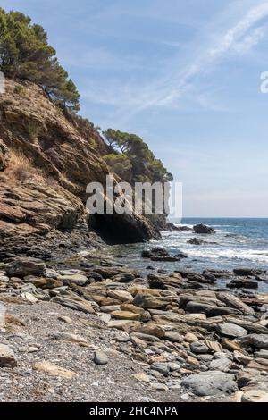 crique de pierre en roses, sur la costa brava Banque D'Images