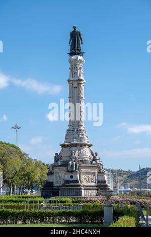 Paysage de statue dans le jardin impérial en face de l'église de Santa Maria de Belem à Lisbonne Banque D'Images